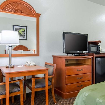 Quality Inn Junction City Near Fort Riley Buitenkant foto