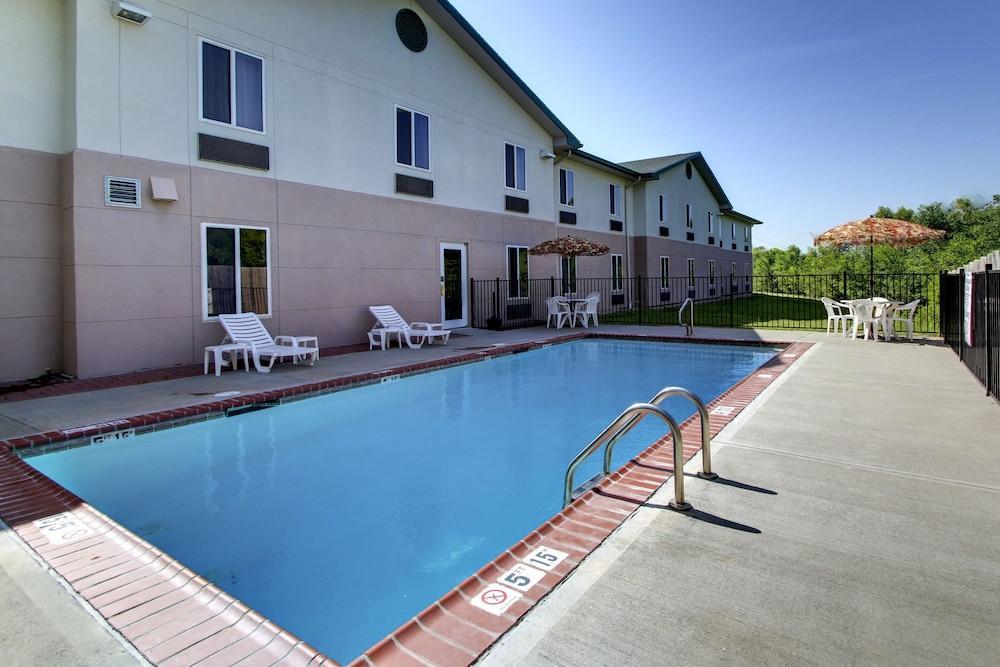 Quality Inn Junction City Near Fort Riley Buitenkant foto