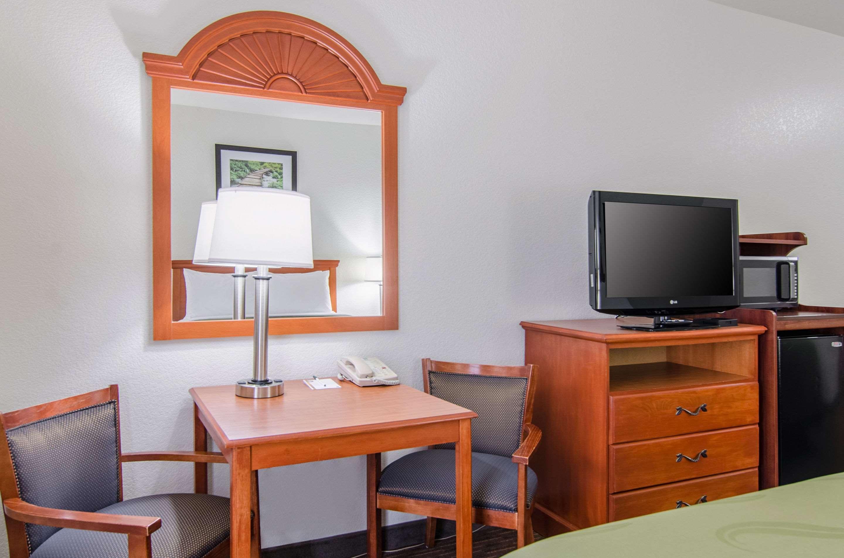 Quality Inn Junction City Near Fort Riley Buitenkant foto