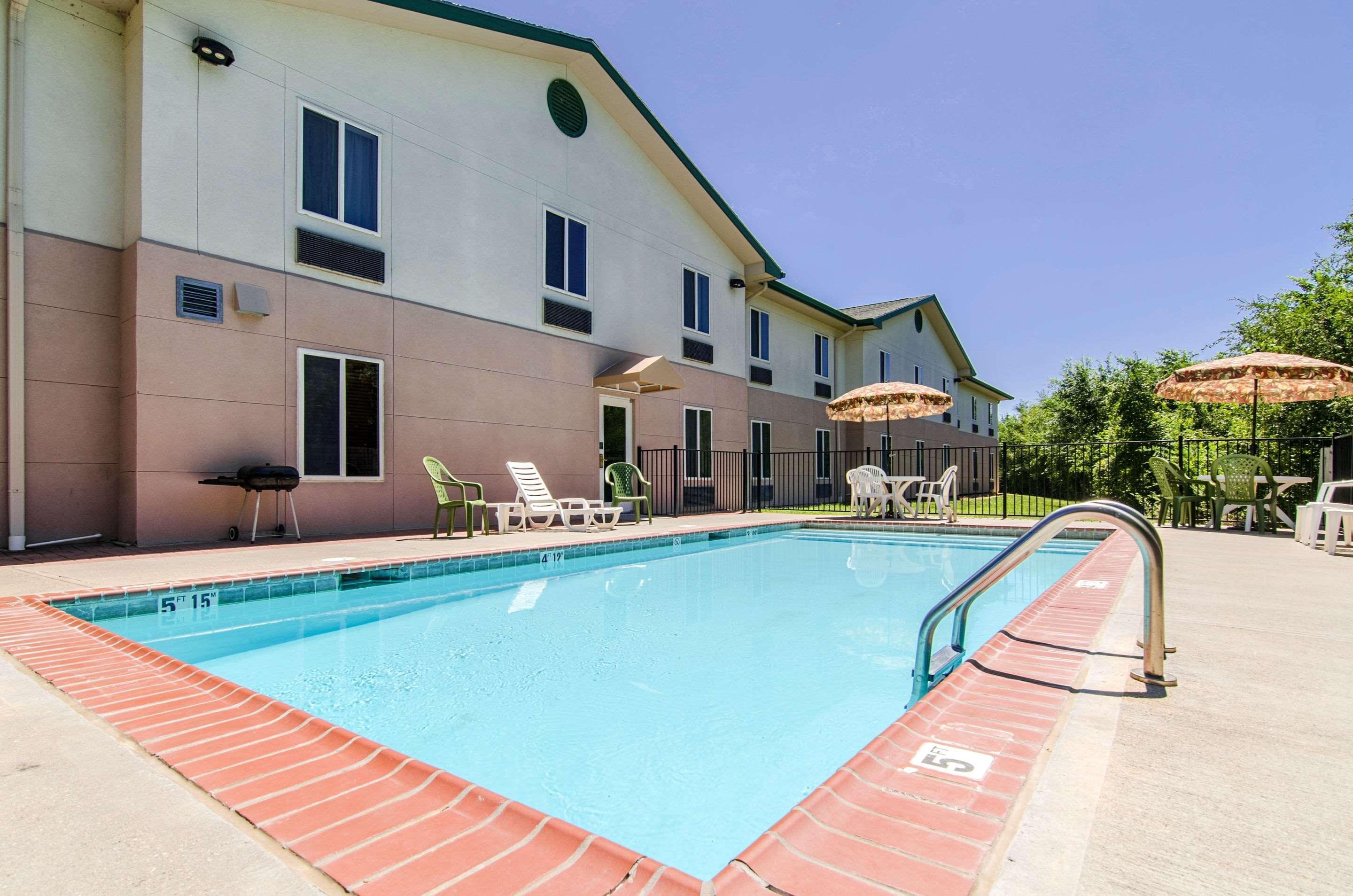 Quality Inn Junction City Near Fort Riley Buitenkant foto