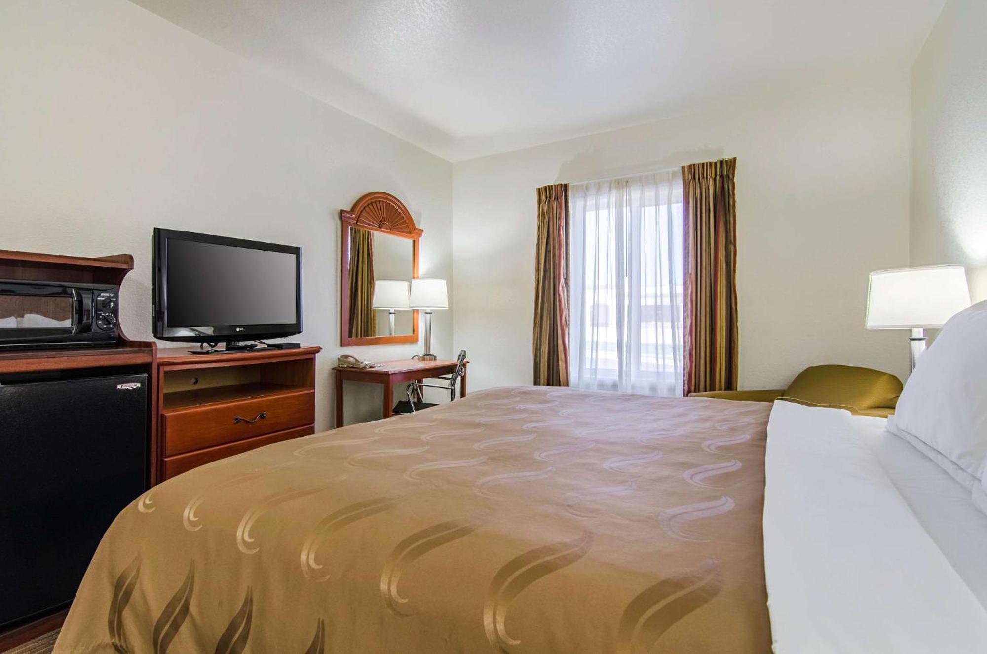 Quality Inn Junction City Near Fort Riley Buitenkant foto